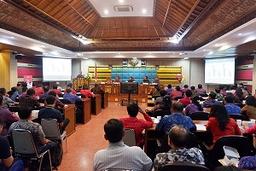 Rapat Kerja Evaluasi Program Pembangunan Semester I Kepala BPS Provinsi Bali Paparkan Indikator Ekon